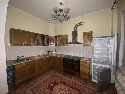 Продаю 4-комнатную квартиру, 157кв. м., этаж - 2/3, Манаса /Фрунзе ,(Филармония).