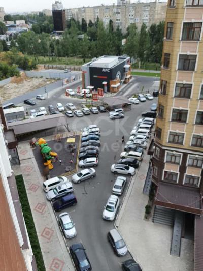 Продаю 3-комнатную квартиру, 123кв. м., этаж - 9/9, по Магистрали напротив Глобуса.