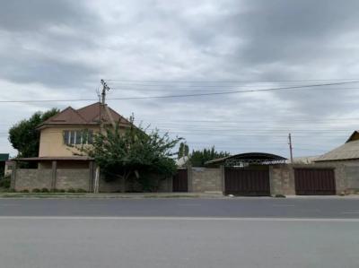 Продаю 2х этажный особняк общей площадью 200м2, участок 4+2 соток.