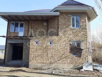 Продаю дом 6-ком. 180кв. м., этаж-2, 4-сот., стена кирпич,  ж/м Салкын Тор.