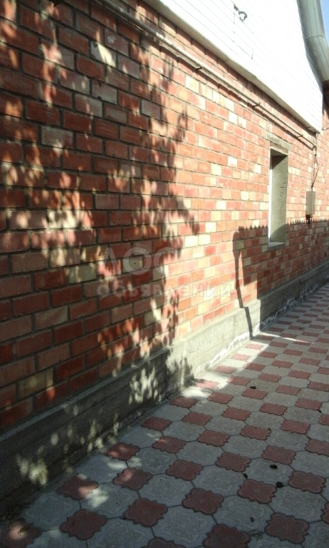 Продаю дом 3-ком., 110кв. м., этаж-1, 6-сот., стена кирпич, Бишкек.