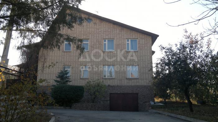Продаю дом, 12-ком., 480кв. м., этаж-4, 10-сот., стена кирпич, ул. Манас-Айылы, 19. р-он комплекса Манас-айылы, ВДНХ,