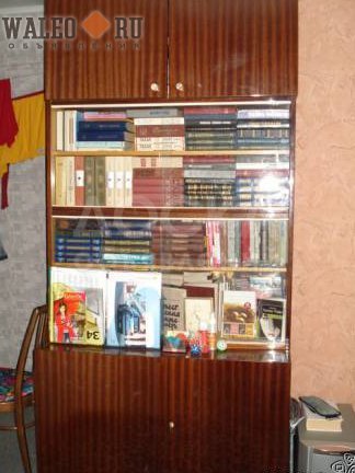 Высокие книжные шкафы