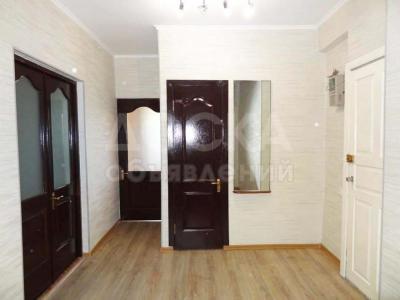 Продаю 3-комнатную квартиру, 67кв. м., этаж - 2/5, Тыныстанова/Баетова, р-н бульвар Эркиндик .