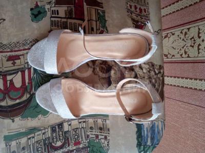 Продаю босоножки