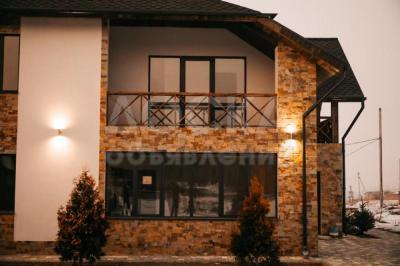 Продаю дом 8-ком. 342кв. м., этаж-2, 5-сот., стена кирпич, С.Беш-Кунгей.