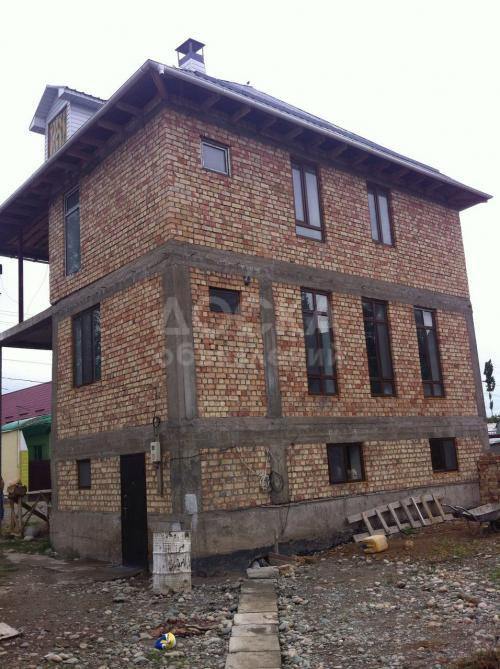 Продаю дом 7-ком., 250кв. м., этаж-3, 10-сот., стена кирпич, Ново-покровка.