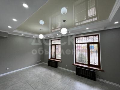 Продаю офисное помещение 160кв. м., 7 мкр 49\7.