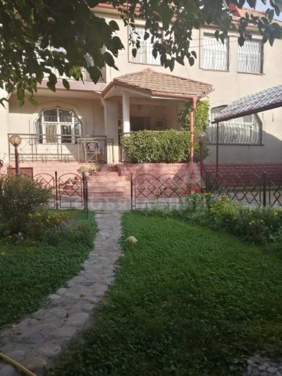 Продаю дом 4-ком. 217кв. м., этаж-2, 5.2-сот., стена кирпич, Ул. Айдаралиева.