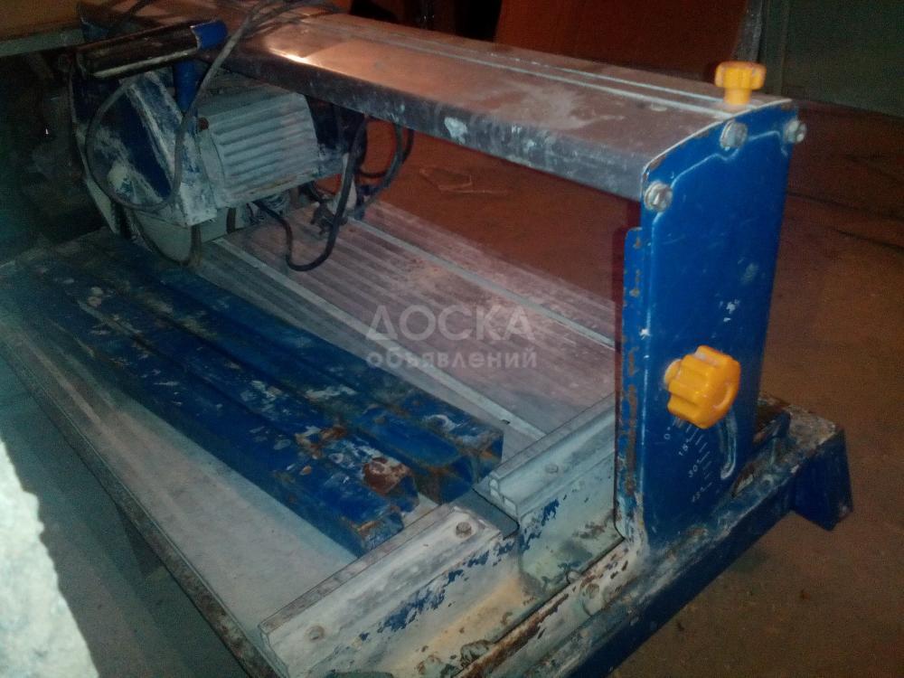 подаю станок плиткорез