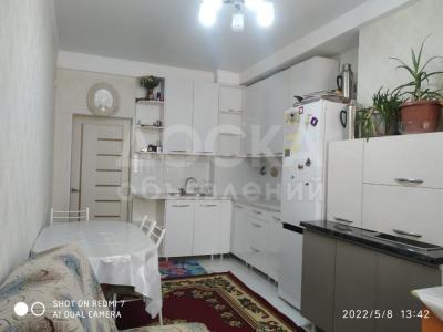 Продаю 1-комнатную квартиру, 52кв. м., этаж - 3/10, нижний джал.