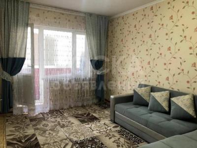 Продаю 1-комнатную квартиру, 54кв. м., этаж - 2/9, 12-мкр..