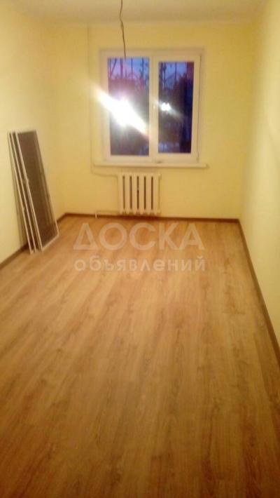 Продаю квартиру 3-ком., 58кв. м., этаж - 1/4, 5 мкр.