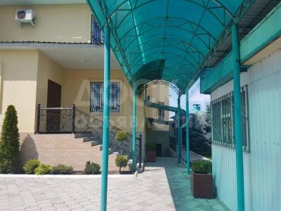 Продаю дом 1-ком. 429.4кв. м., этаж-2, 4-сот., стена кирпич, Ул Карасаева.