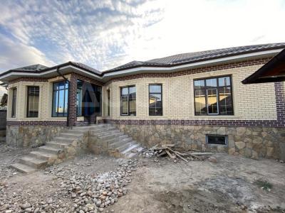 Продаю дом 5-ком. 163кв. м., этаж-1, 5-сот., стена кирпич, ул.14-я 86 дом.