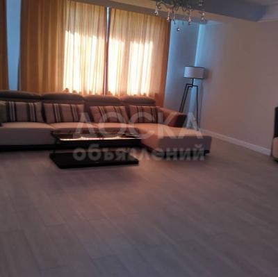 Продаю 3-комнатную квартиру, 156кв. м., этаж - 8/10, Г. Бишкек.