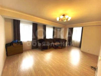 Продаю 2-комнатную квартиру, 70кв. м., этаж - 2/6, Старый аэропорт.