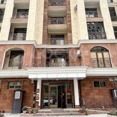 Продаю 3-комнатную квартиру, 226кв. м., этаж - 2/10, Ул.Токтогула/Исанова.