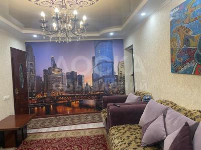 Продаю 3-комнатную квартиру, 58кв. м., этаж - 1/8, бишкек.