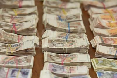 Je vends 5-комнатную квартиру, 23кв. м., этаж - 10/10, Предложение денежного кредита.