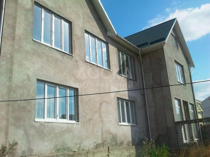 Продаю дом 9-ком., 1000кв. м., этаж-4, 16-сот., стена кирпич, Район Резиденции.