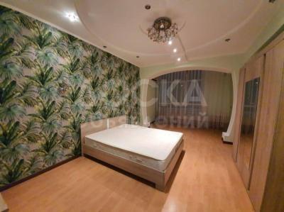 Продаю 3-комнатную квартиру, 145кв. м., этаж - 8/9, Чуй-Исанова.