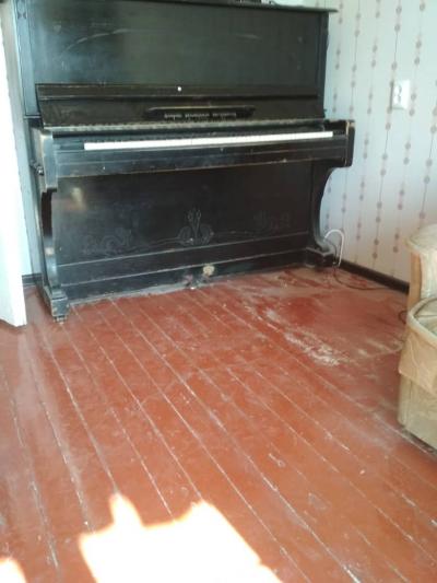 Продаю б/у пианино, диван и 2 кресла