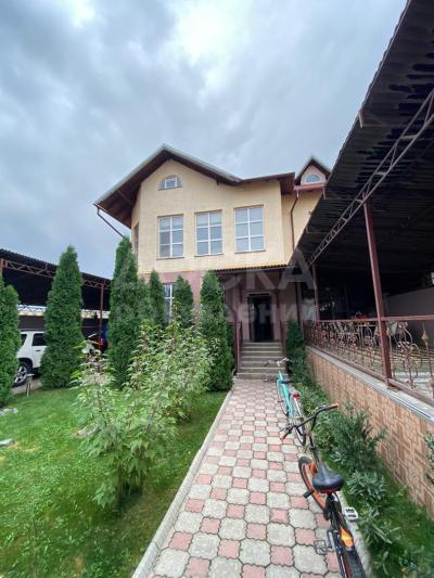 Продаю таунхаус 7-ком. 270кв. м., этаж-2, 6-сот., стена кирпич, Масалиева/Тыналиева.