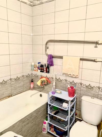 Продаю 2-комнатную квартиру, 43кв. м., этаж - 1/5, карпинка фрунзе.