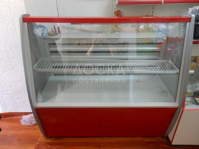 Продаю витринный холодильник
