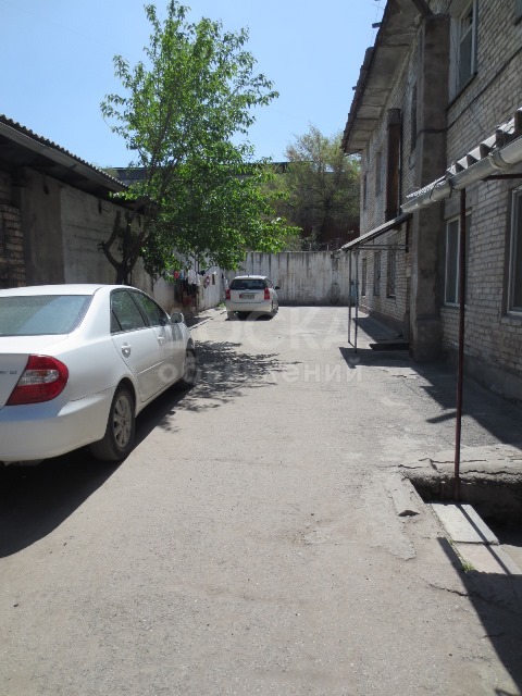 Продаю квартиру 3-ком., 65,7кв. м., этаж - 2/2, в микрорайоне Кызыл-Аскер (Верхний).