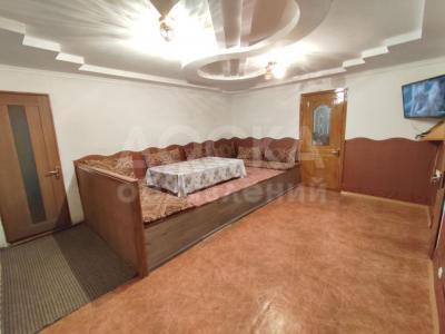 Продаю дом 5-ком. 109кв. м., этаж-1, 8-сот., стена кирпич, Маевка.