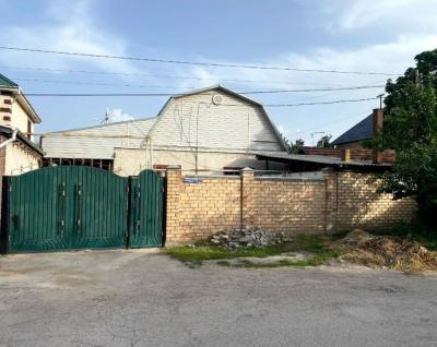 СРОЧНО ПРОДАЕТСЯ ДОМ в РАБОЧЕМ ГОРОДКЕ

4 комнаты + кухня, участок 4 соток
Все условия в доме, сан узел, душ, туалет, аристон, центральная канализация, 3х фазка, газ. Во дворе баня.
Школа, садик рядом. Отличная транспортная доступность во все части города