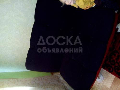 Продаю срочно небольшой диванчик раскладывается.
