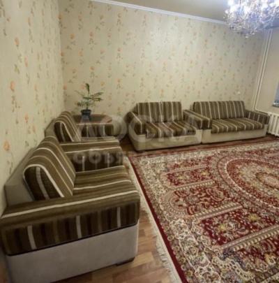 Срочно продаю диван 15000с в отл состоянии после химчистки