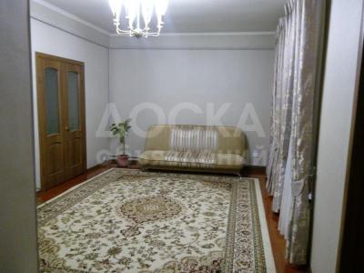 Продаю дом 6-ком., 156 +времянка (под сдачу)кв. м., этаж-1, 3(4)-сот., стена кирпич, Мкр.Джал.