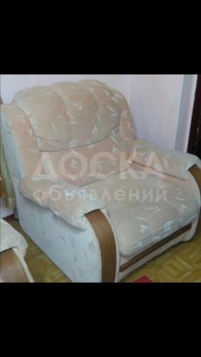 Продам диван с двумя креслами в хорошем состояние. Прошу 18000 тысяч торг уместен, контакты 0551300099 ватсап.