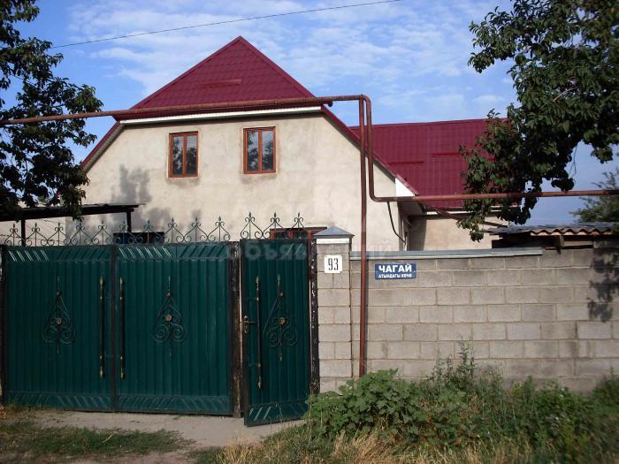 Продаю 4-ком., 100кв. м., этаж-1, 10-сот., стена кирпич, ул. Чагая(Украинская) 93, с.Нижняя-Аларча.,