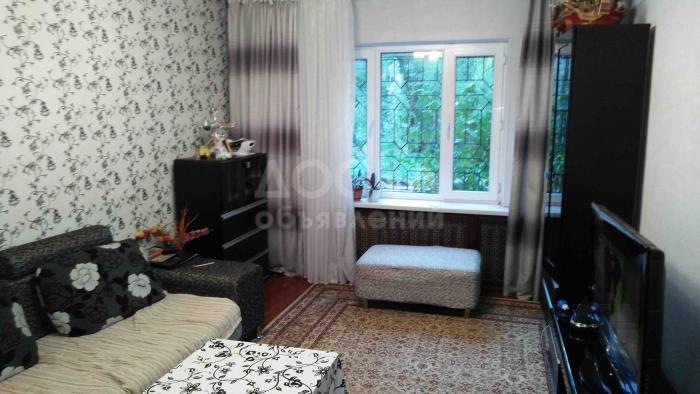 Продаю квартиру 2-ком., 48кв. м., этаж - 1/3, Военный городок,