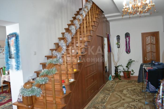 Продаю новый кирпичный дом в 2х уровнях 205кв отопление электро котёл и уголь уч.24 сотки 2 скважины канализация хоз постройки гараж сад виноградник