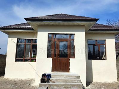 Продаю дом 5-ком. 130кв. м., этаж-2, 6.5-сот., стена кирпич, село Новопокровка.