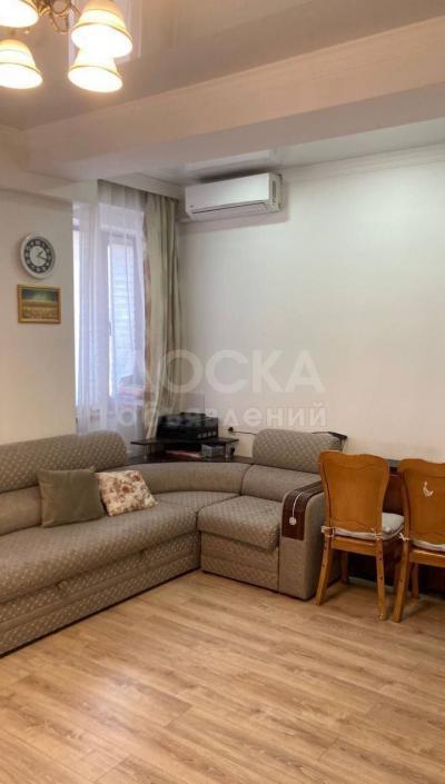 Продаю 1-комнатную квартиру, 49кв. м., этаж - 2/10, 5 мкр-н.