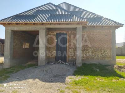 Продаю дом 6-ком. 180кв. м., этаж-1, 4-сот., стена кирпич, Мурас-Ордо,3-яя улица,дом 39.