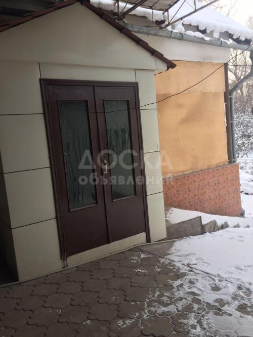 Продаю дом 5-ком., 100кв. м., этаж-1, 12-сот., стена кирпич, Бишкек.