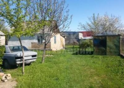 Продаю дом 1-ком., 24 м2кв. м., этаж-1, 8-сот., стена кирпич, с. Комсомольское.