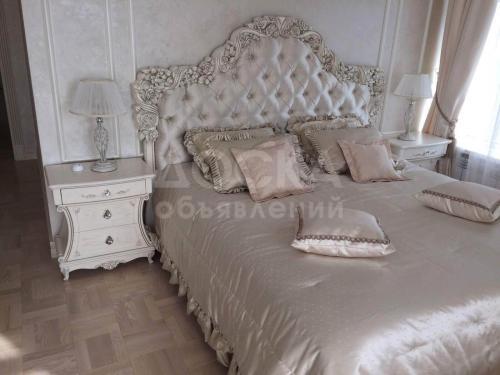 Двери, кухни, лестницы и многое другое из натурального дерева.