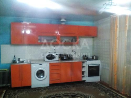 Продаю дом, 8-ком., 8кв. м., этаж-1, 8-сот., стена кирпич, Токмок сах завод ул. Дзержинского,