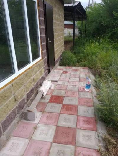 Продаю коттедж 3-ком. 50кв. м., этаж-1, 1-сот., стена кирпич, Чолпон Ата..