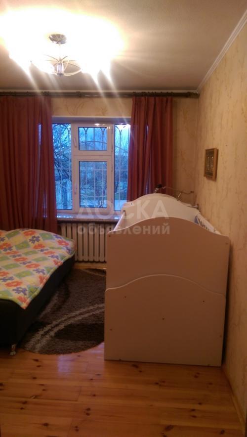 Продаю квартиру 3-ком., 51кв. м., этаж - 2/4, Камская-10мкр.