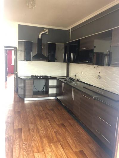 Продается 3х ком.кв. 
Общая площадь: 84 кв.м.
Застройщик: Авангард стиль
Район: Асанбай